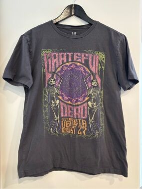 GAP Grateful Dead Short-Sleeve Graphic Tee in Charcoal with Purple Accents